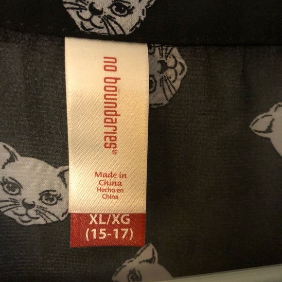 Women’s No Boundaries Sheer Top with White Cats Designed, Plus Size 15-17 - Picture 4 of 4